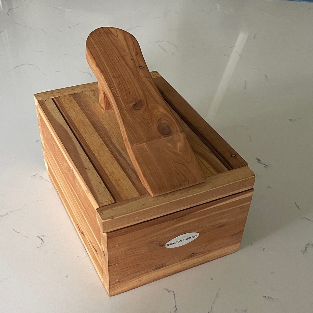 Johnston & Murphy Cedar Shoe Shine Valet Box